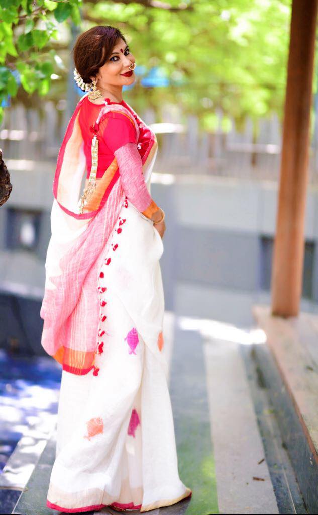 Can you wear a saree like a lehenga? - Quora