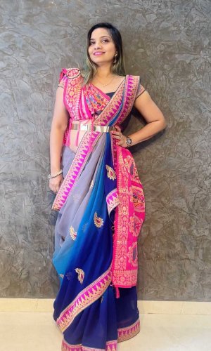 stylish way to wear saree a saree